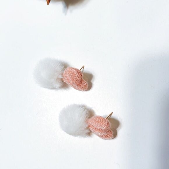 Heart Pom Pom earrings N256 - Picture 6 of 6